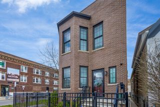 3033 W Diversey Avenue B, Chicago, IL 60647
