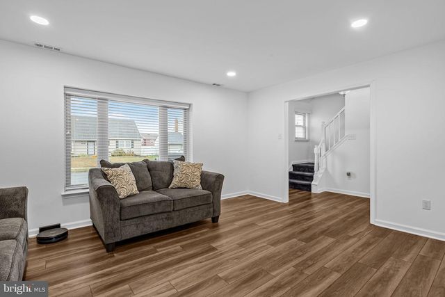 604 IVA LN, Fairless Hills, PA 19030