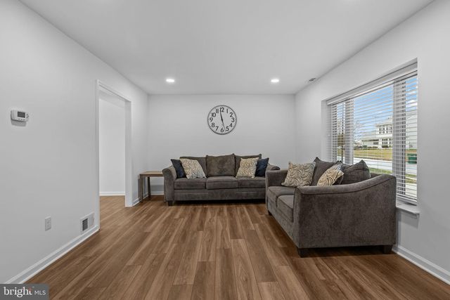 604 IVA LN, Fairless Hills, PA 19030