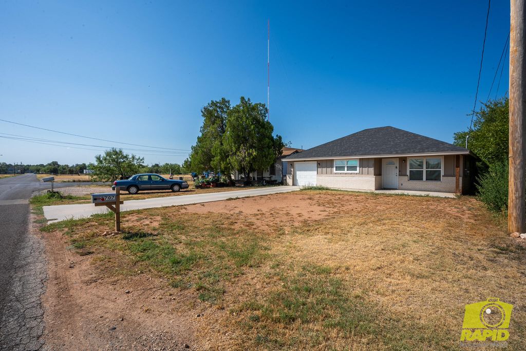 Image 3 of property listing at 2707 N Magdalen Street, San Angelo, TX 76903