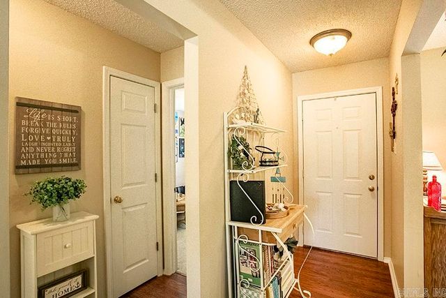 75 Redleaf Circle, Little Rock, AR 72210