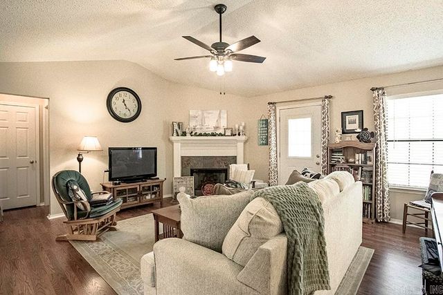 75 Redleaf Circle, Little Rock, AR 72210