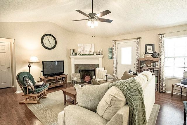 75 Redleaf Circle, Little Rock, AR 72210