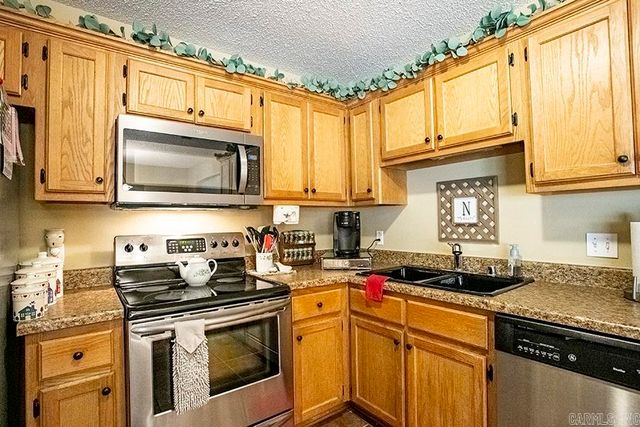 75 Redleaf Circle, Little Rock, AR 72210