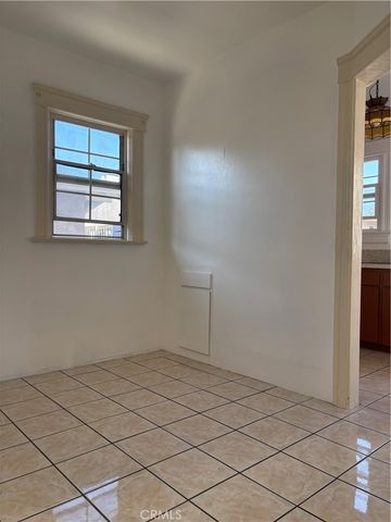 6526 Estrella, Los Angeles, CA 90044