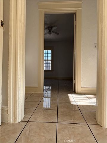 6526 Estrella, Los Angeles, CA 90044