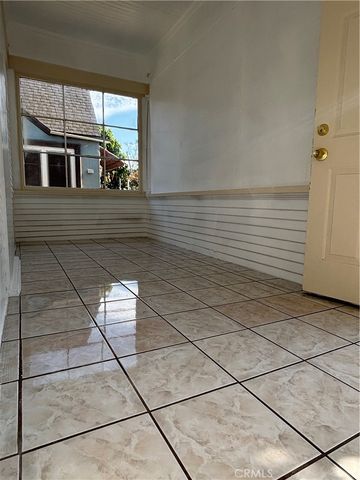 6526 Estrella, Los Angeles, CA 90044