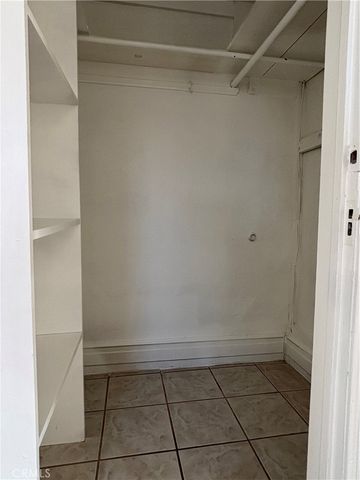 6526 Estrella, Los Angeles, CA 90044