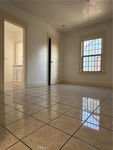 6526 Estrella, Los Angeles, CA 90044
