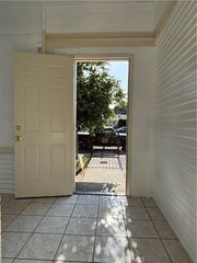 6526 Estrella, Los Angeles, CA 90044