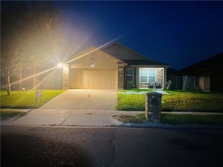 2925 Cantabria St, Corpus Christi, TX 78415