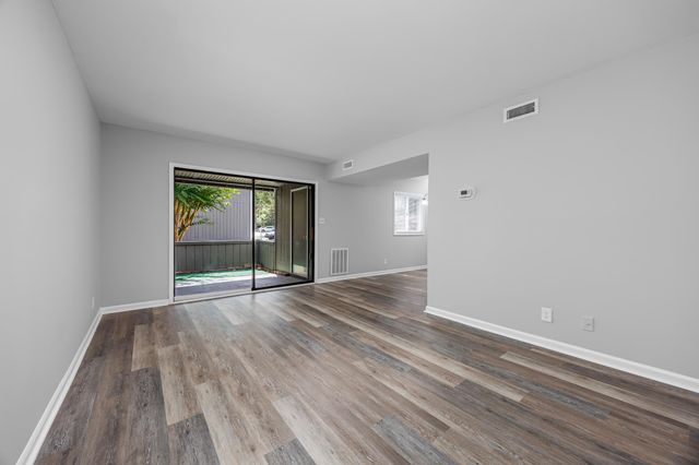 10301 N Kings Hwy Apt 13-7, Myrtle Beach, SC 29572