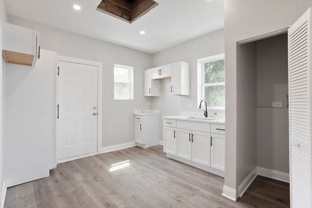 843 E 65th Street 2, Chicago, IL 60637