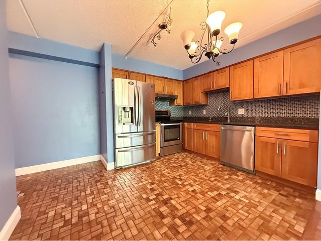 209 Riverview Ave 29, Newton, MA 02466