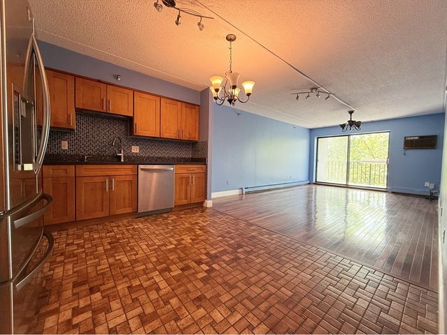 209 Riverview Ave 29, Newton, MA 02466