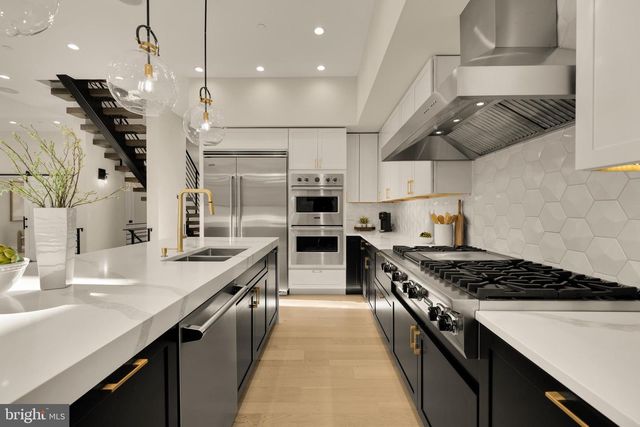 4913 SHERIER PL NW, Washington, DC 20016