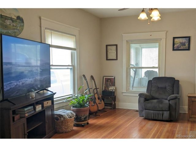 37 E 4th Ave, Longmont, CO 80504