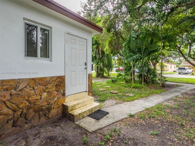 6300 NW 41st St, Virginia Gardens, FL 33166