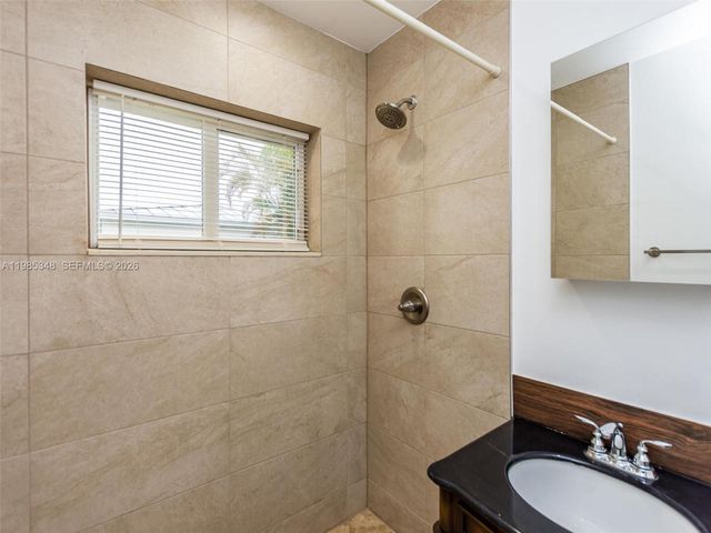 6300 NW 41st St, Virginia Gardens, FL 33166