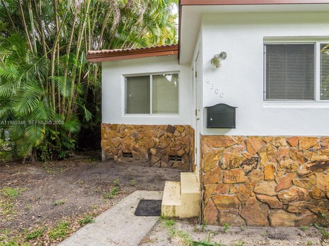 6300 NW 41st St, Virginia Gardens, FL 33166