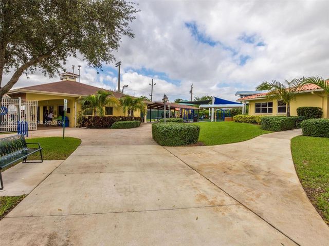 6300 NW 41st St, Virginia Gardens, FL 33166