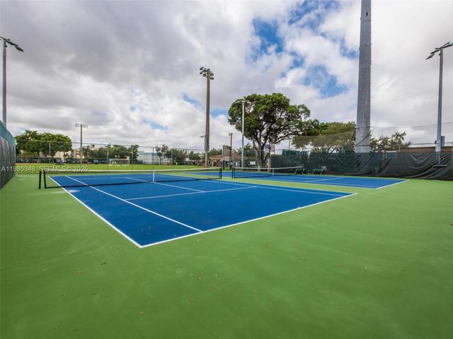 6300 NW 41st St, Virginia Gardens, FL 33166