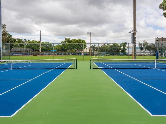 6300 NW 41st St, Virginia Gardens, FL 33166