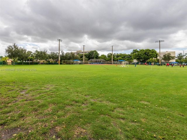 6300 NW 41st St, Virginia Gardens, FL 33166