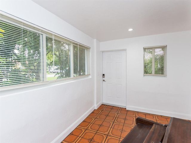 6300 NW 41st St, Virginia Gardens, FL 33166