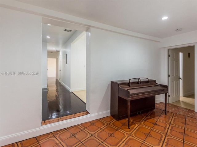 6300 NW 41st St, Virginia Gardens, FL 33166