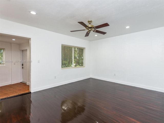 6300 NW 41st St, Virginia Gardens, FL 33166