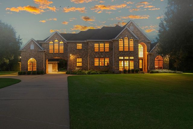 807 Evergreen Drive, Friendswood, TX 77546