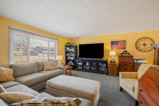 216 RED BUD Lane, Council Bluffs, IA 51503