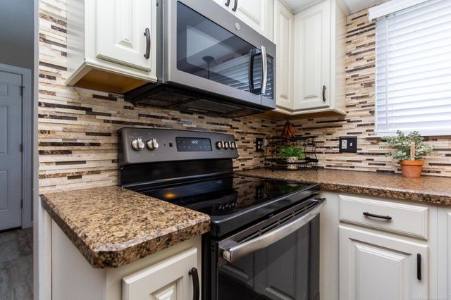 35827 Rainbow Drive, Sterling Heights, MI 48312