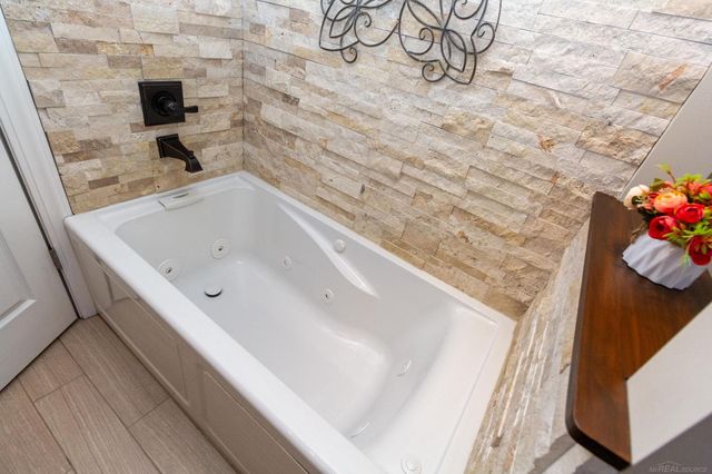 35827 Rainbow Drive, Sterling Heights, MI 48312