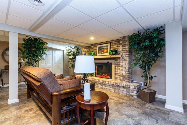 35827 Rainbow Drive, Sterling Heights, MI 48312