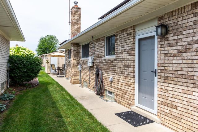 35827 Rainbow Drive, Sterling Heights, MI 48312