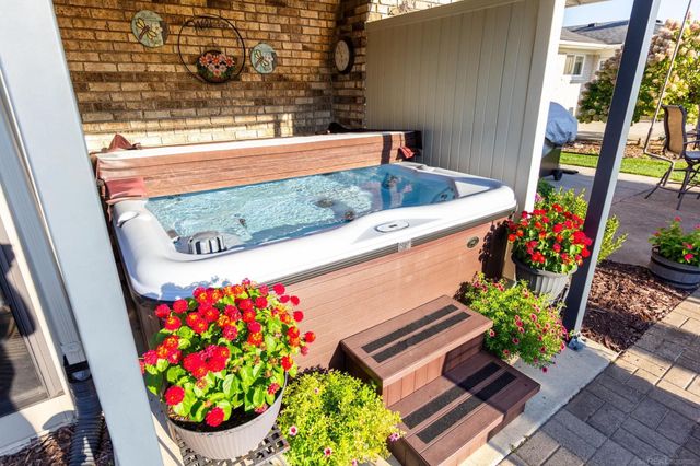 35827 Rainbow Drive, Sterling Heights, MI 48312