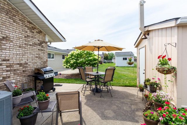 35827 Rainbow Drive, Sterling Heights, MI 48312