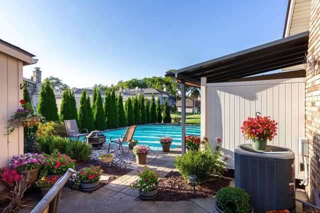 35827 Rainbow Drive, Sterling Heights, MI 48312