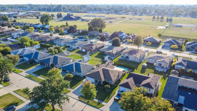 35827 Rainbow Drive, Sterling Heights, MI 48312