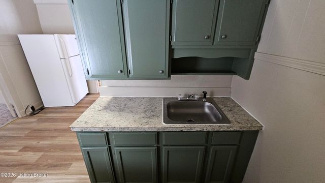 2615 Greenwood Ave, Louisville, KY 40211