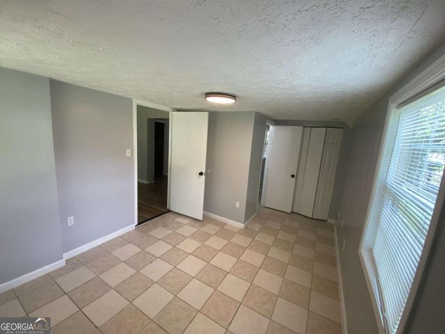 5335 Lee Cir, Forest Park, GA 30297