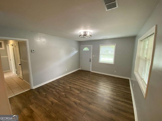 5335 Lee Cir, Forest Park, GA 30297