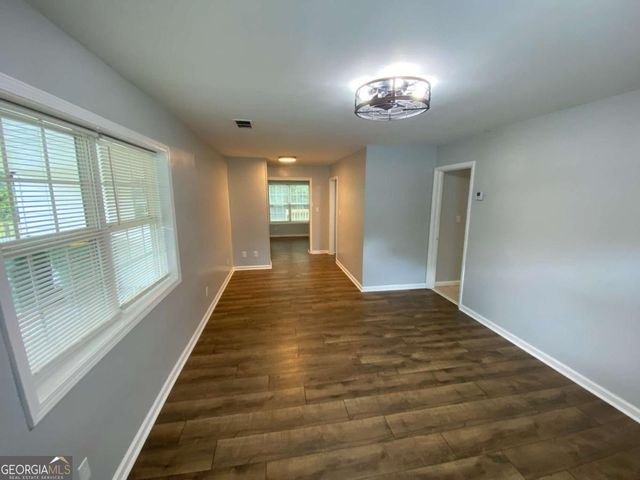 5335 Lee Cir, Forest Park, GA 30297