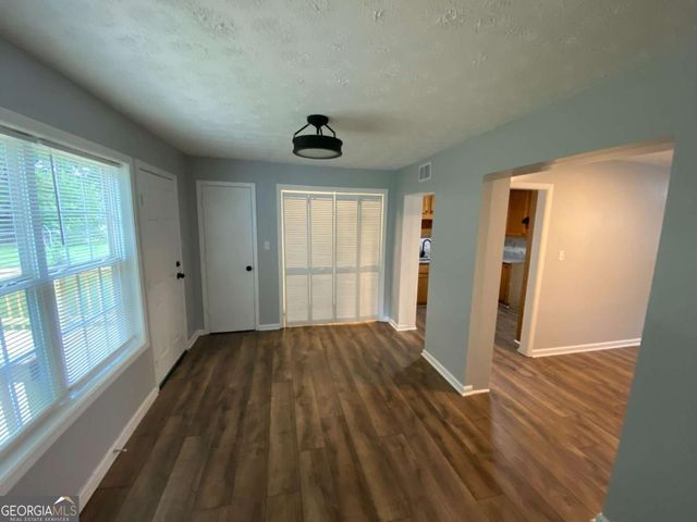 5335 Lee Cir, Forest Park, GA 30297