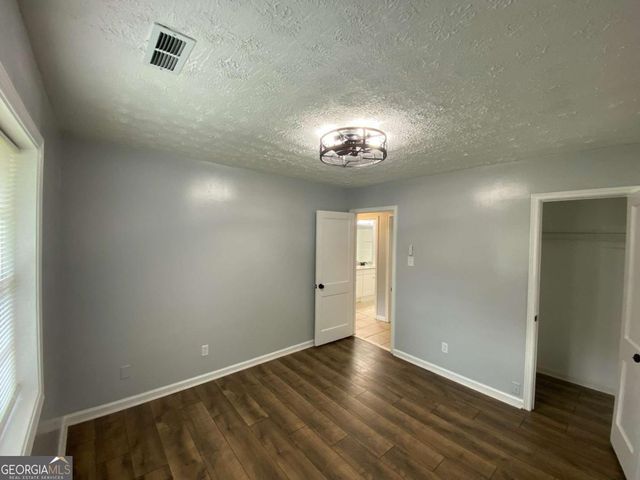 5335 Lee Cir, Forest Park, GA 30297