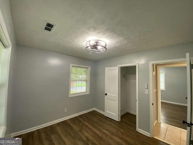 5335 Lee Cir, Forest Park, GA 30297