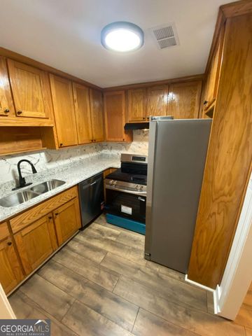 5335 Lee Cir, Forest Park, GA 30297