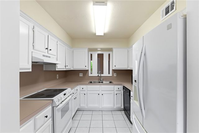 2400 Longmire Drive 204, College Station, TX 77845